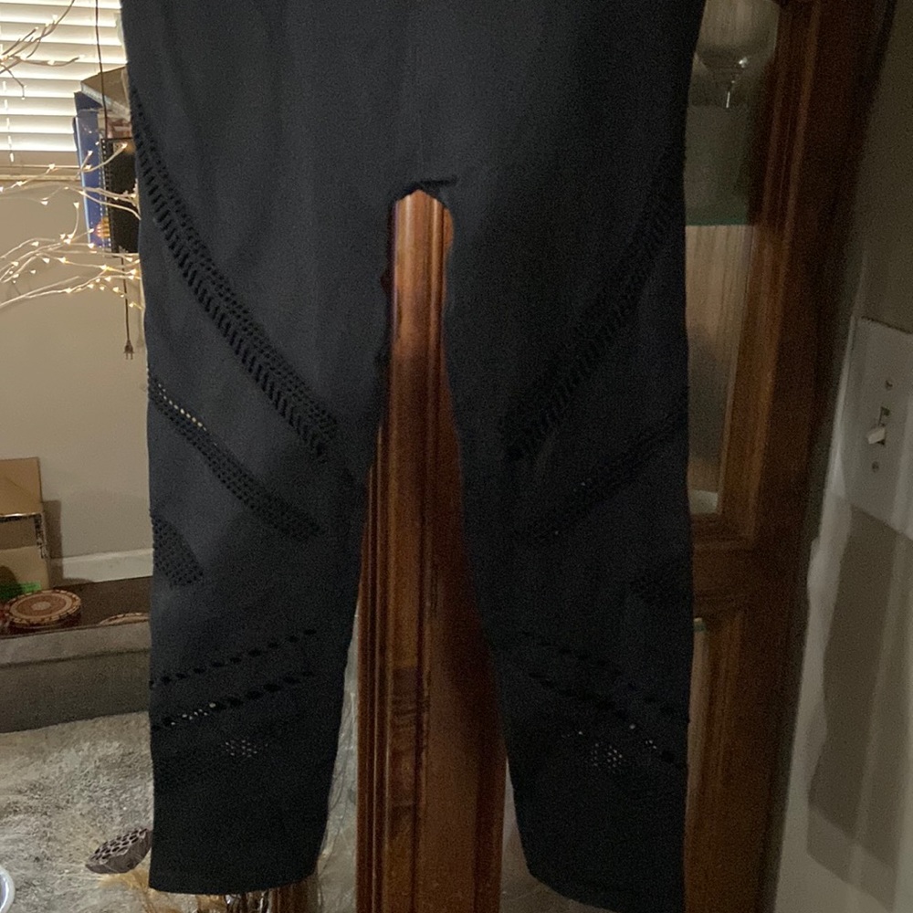 Alo 3/4 length leggings size Large